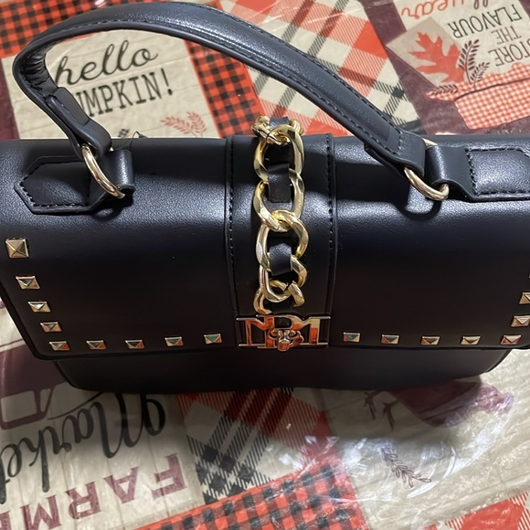 NWT Badgley Mischka 10 1/2 x 7 1/2 x 3 - Picture 3 of 9